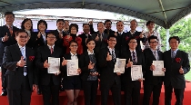 化材系與生科系師生共同研發創新癌細胞爬行晶片吸引生技業進駐加持學生創業